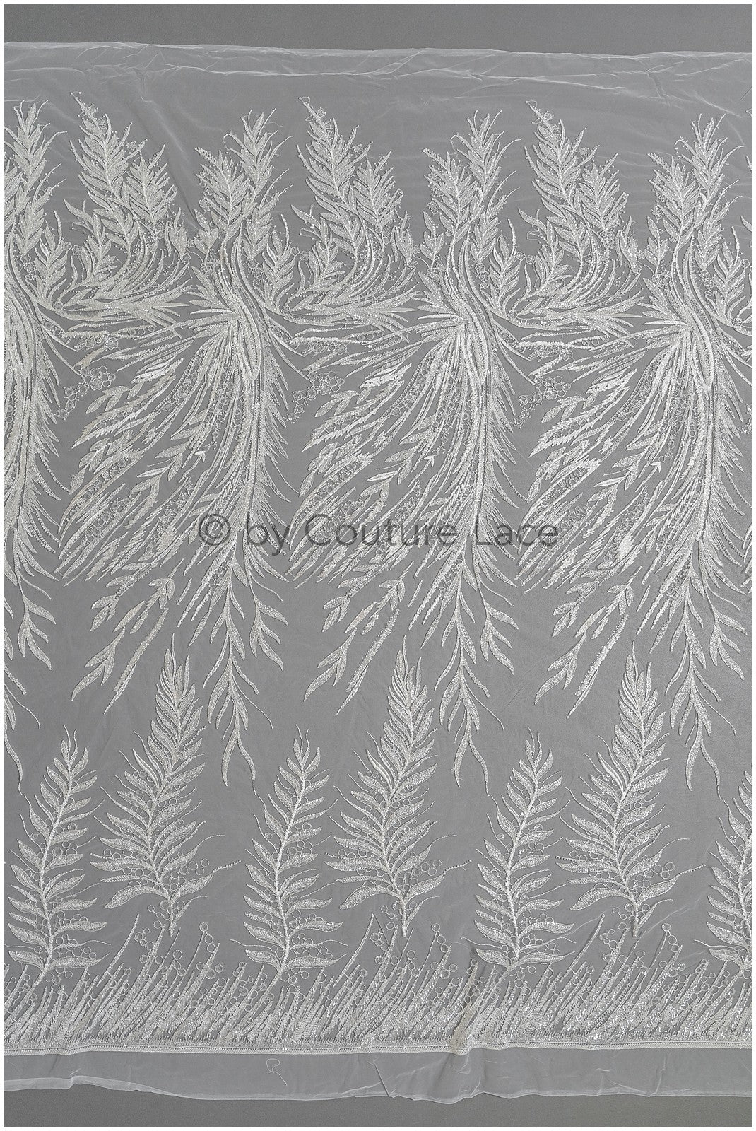 Feine Brautspitze bestickt mit Perlen – florale Brautstoff-Stickerei für Brautkleider, Taufkleider und mehr // L25-326N