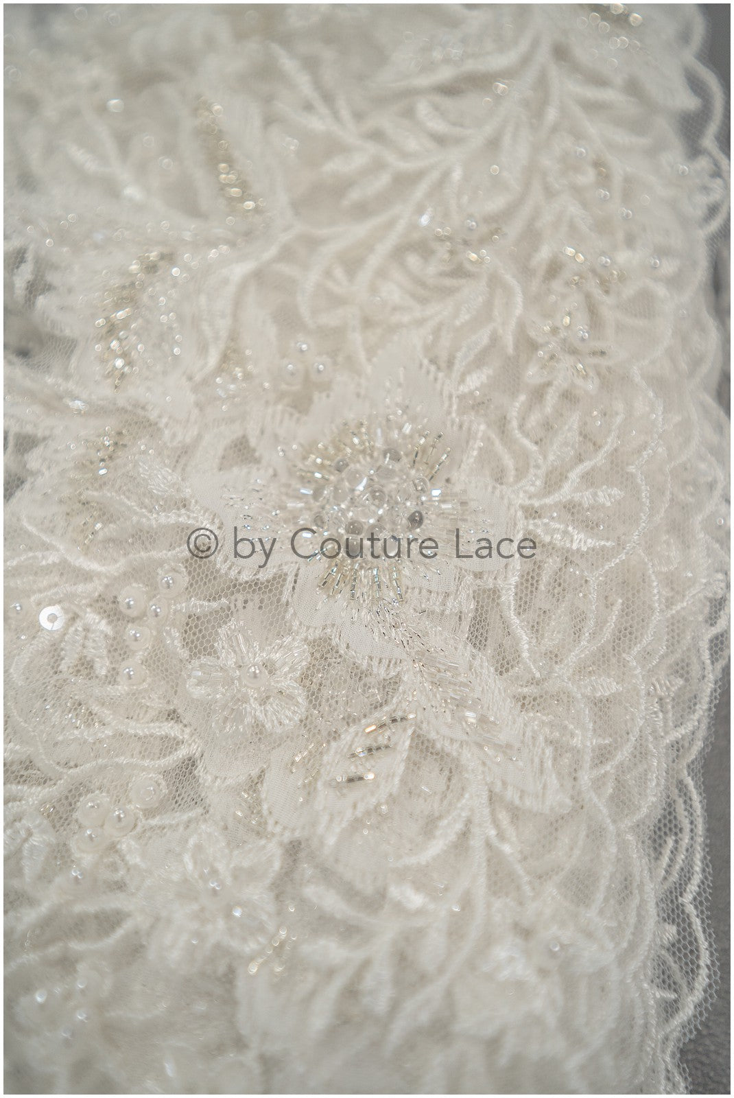 Brautspitze Borte mit Perlen & Pailletten/ Spitzenborte off-white / Braut Borte/ Spitzenborte für Brautkleid// T24-120