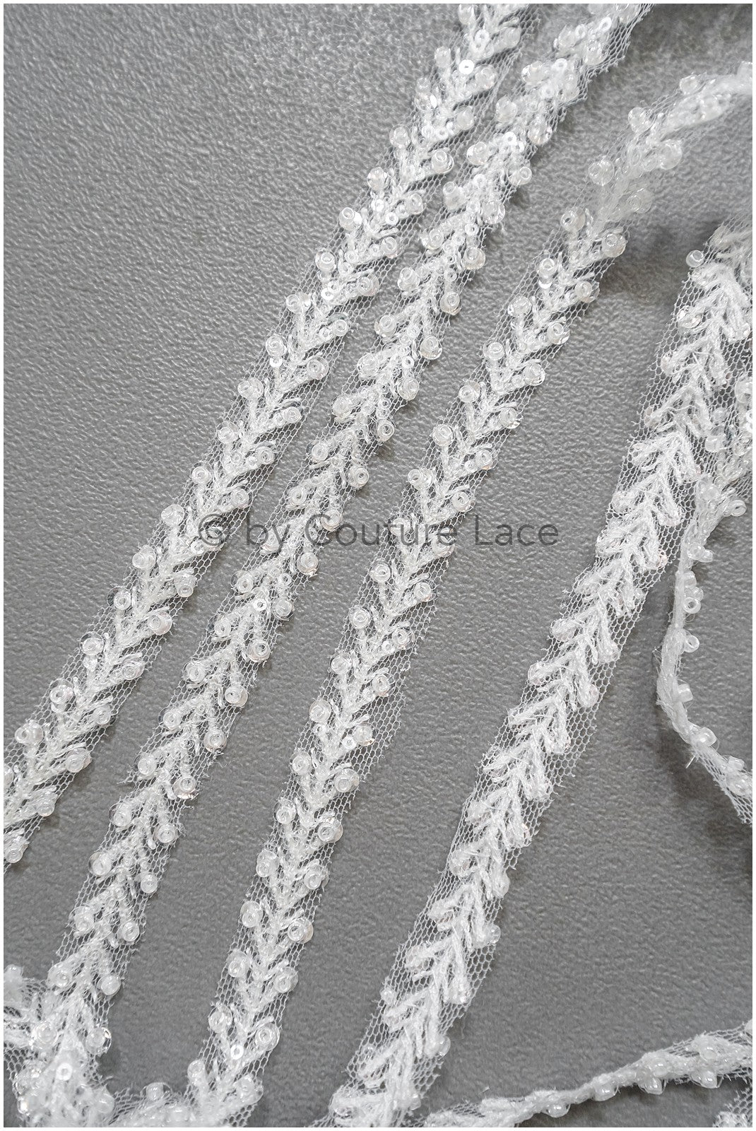 Brautspitze Borte mit Perlen & Pailletten/ Spitzenborte off-white / Braut Borte/ Spitzenborte für Brautkleid// T24-229