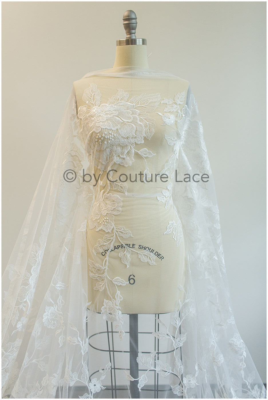 Französische Spitze für das Brautkleid, Floral gemusterte Spitze, Spitzenstoff für die Braut, Französischer Spitzenstoff für die Braut, Bestickter Chantilly-Spitzenstoff// L19-270