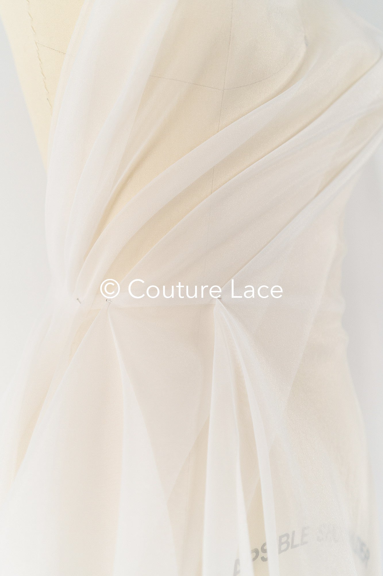 Silky shiny organza fabric – ideal for voluminous wedding dresses, skirts & decoration// R-135