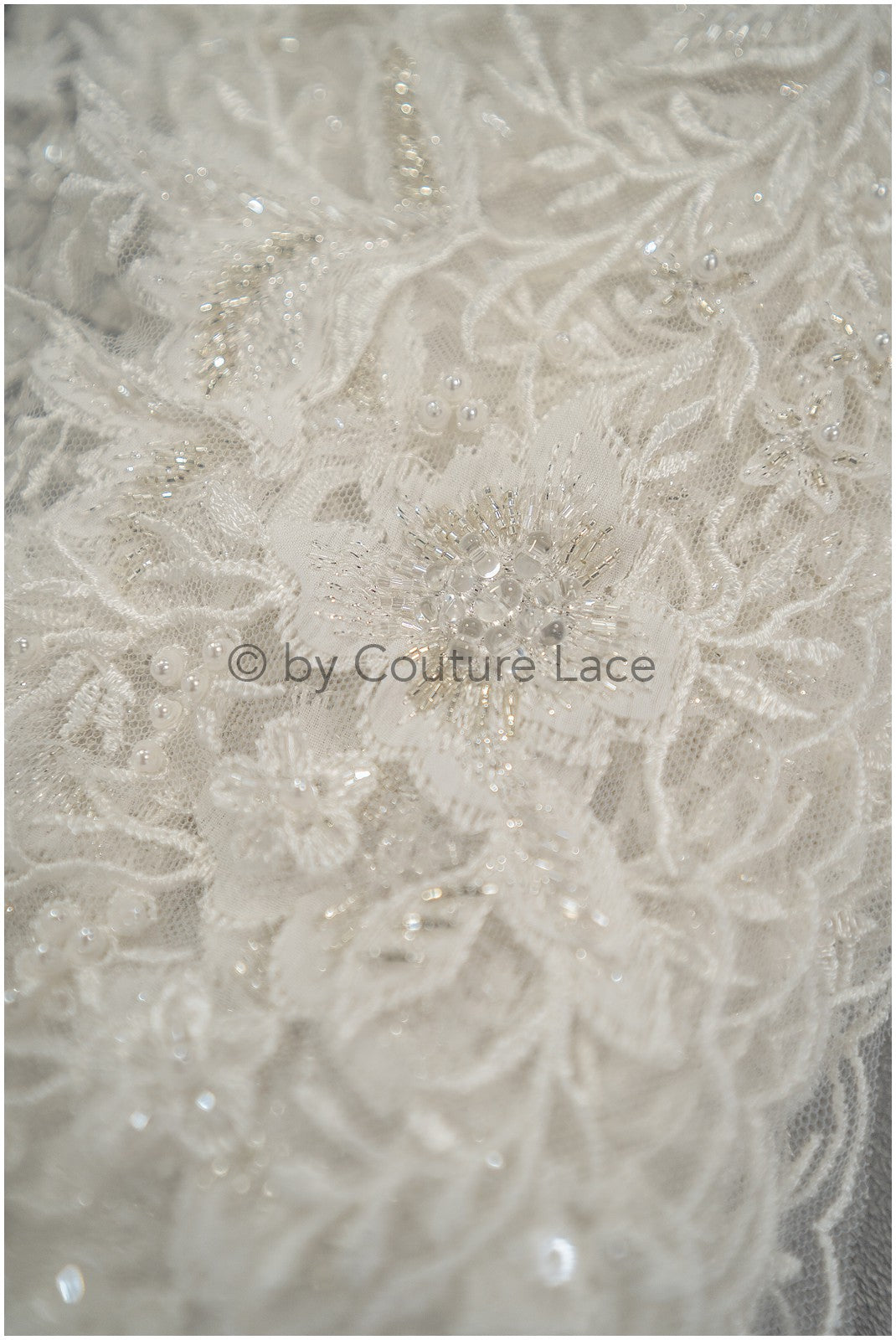 Brautspitze Borte mit Perlen & Pailletten/ Spitzenborte off-white / Braut Borte/ Spitzenborte für Brautkleid// T24-120
