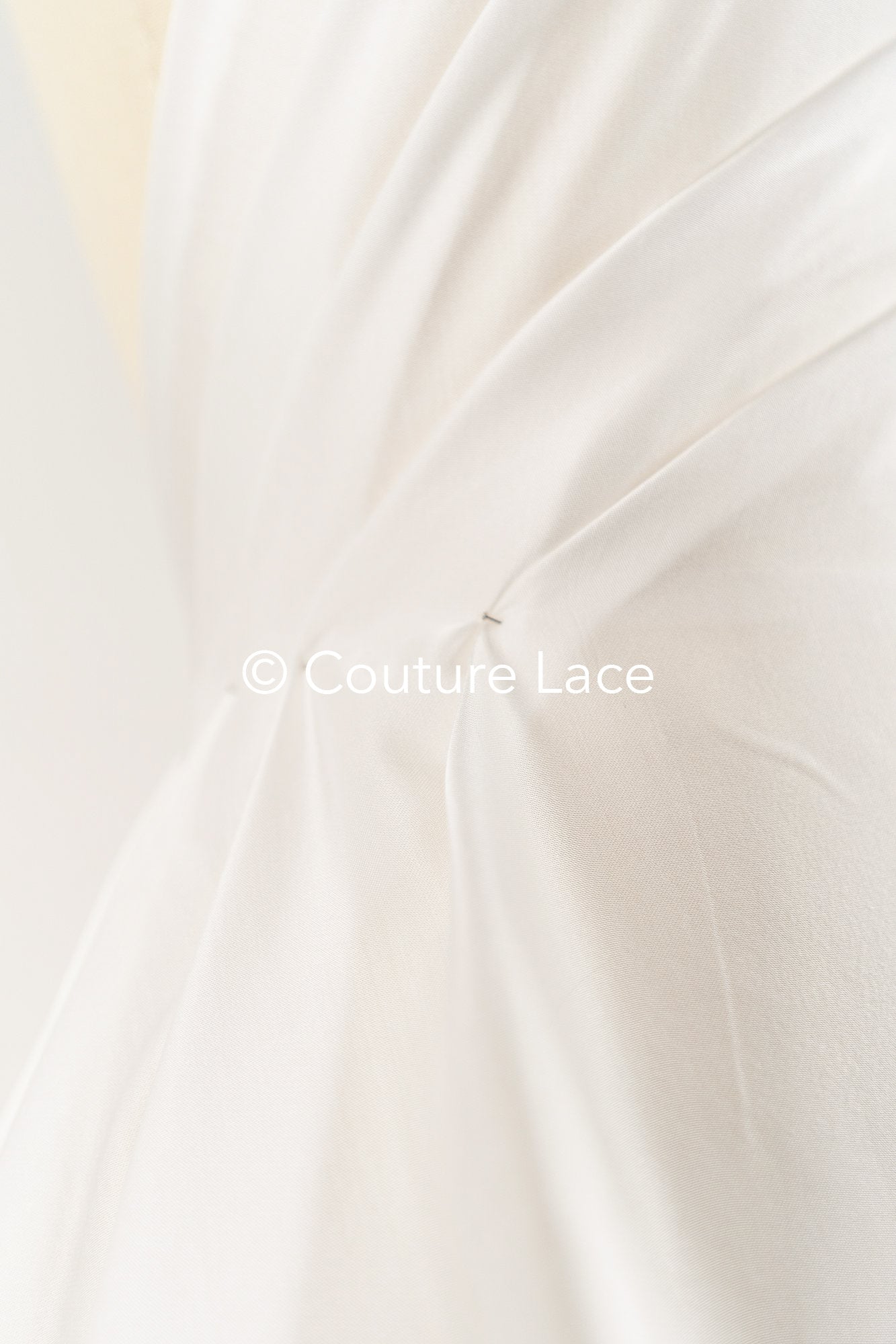 Slightly shiny chiffon fabric 50% viscose 50% polyester – ideal for wedding dresses & nightwear // R-134