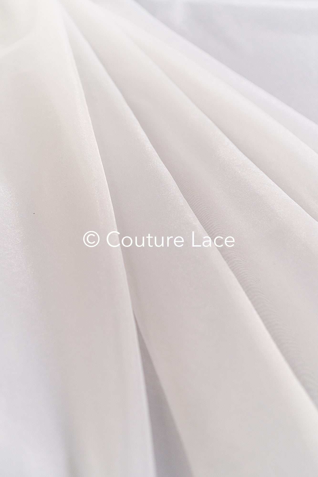 Silky shiny organza fabric – ideal for voluminous wedding dresses, skirts & decoration// R-135