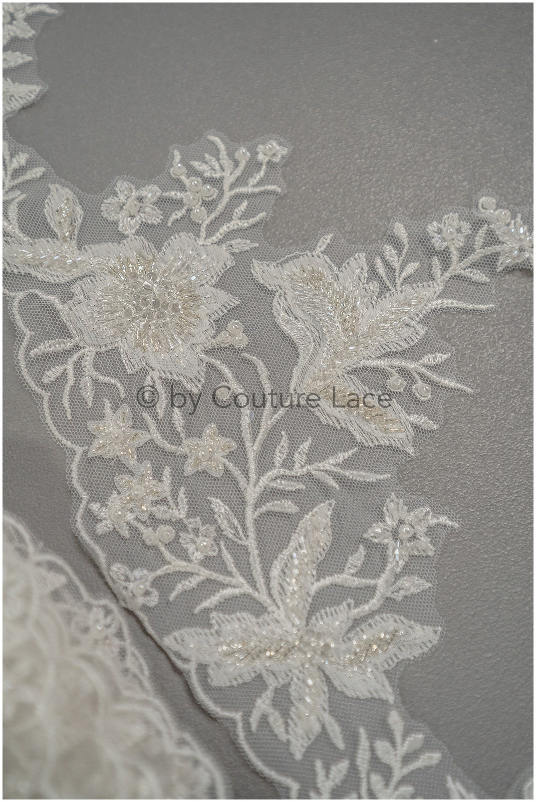 Brautspitze Borte mit Perlen & Pailletten/ Spitzenborte off-white / Braut Borte/ Spitzenborte für Brautkleid// T24-120