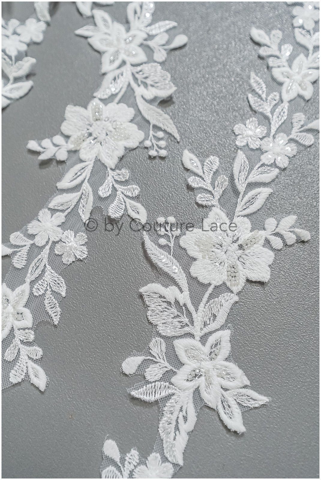 Brautspitze Borte mit Perlen & Pailletten/ Spitzenborte off-white / Braut Borte/ Spitzenborte für Brautkleid// T24-224