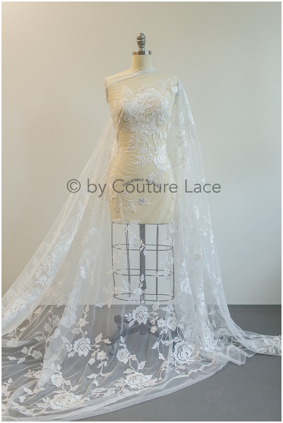 Französische Spitze für das Brautkleid, Floral gemusterte Spitze, Spitzenstoff für die Braut, Französischer Spitzenstoff für die Braut, Bestickter Chantilly-Spitzenstoff// L19-270