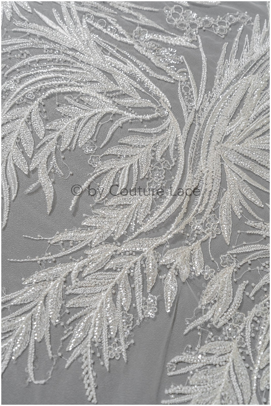 Feine Brautspitze bestickt mit Perlen – florale Brautstoff-Stickerei für Brautkleider, Taufkleider und mehr // L25-326N