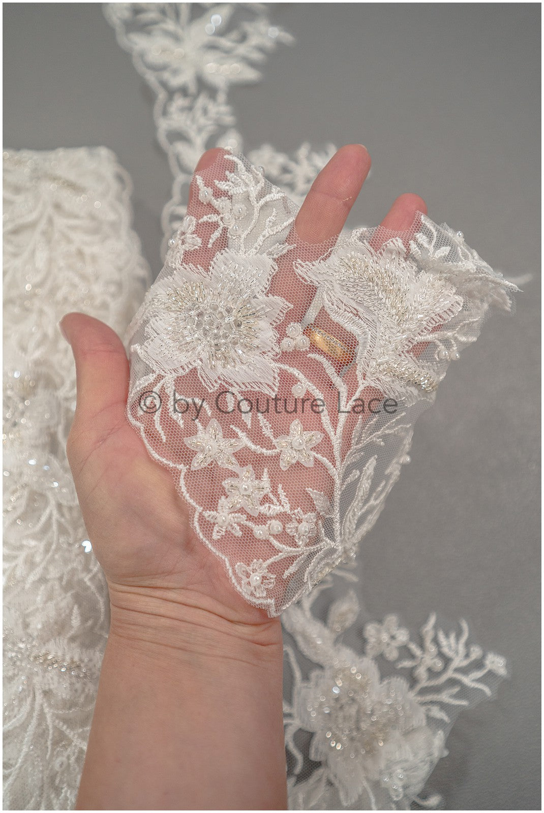 Brautspitze Borte mit Perlen & Pailletten/ Spitzenborte off-white / Braut Borte/ Spitzenborte für Brautkleid// T24-120