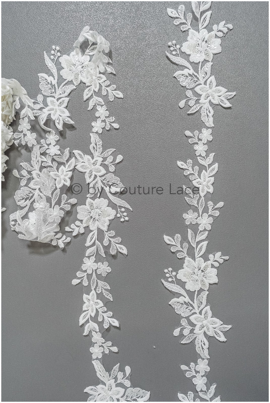 Brautspitze Borte mit Perlen & Pailletten/ Spitzenborte off-white / Braut Borte/ Spitzenborte für Brautkleid// T24-224