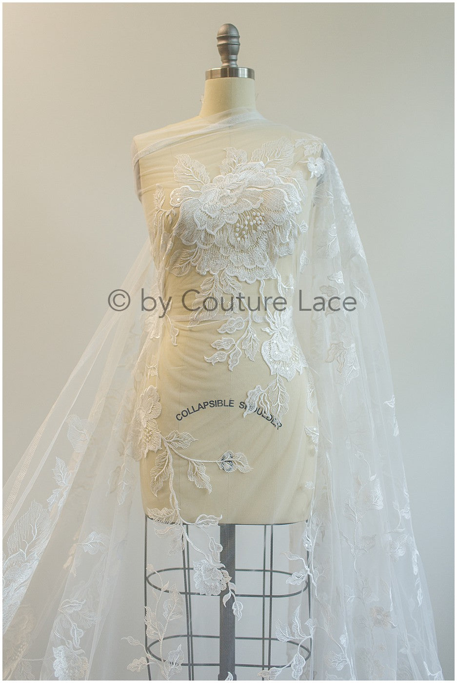 Französische Spitze für das Brautkleid, Floral gemusterte Spitze, Spitzenstoff für die Braut, Französischer Spitzenstoff für die Braut, Bestickter Chantilly-Spitzenstoff// L19-270