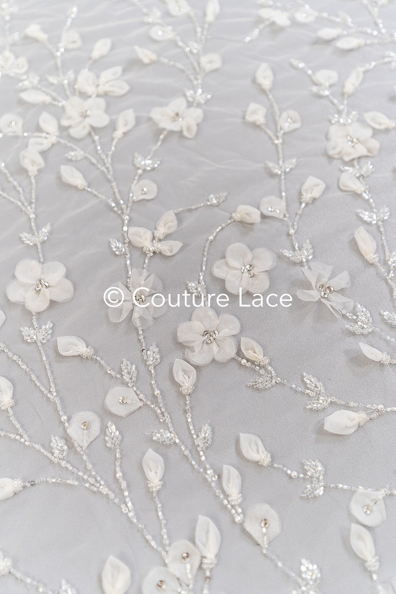 Handbestickte 3D-Blumen Braut Spitze Stoff Off-White - Couture Braut Spitze mit Perlen, Straß und 3D blüten// L25-122N