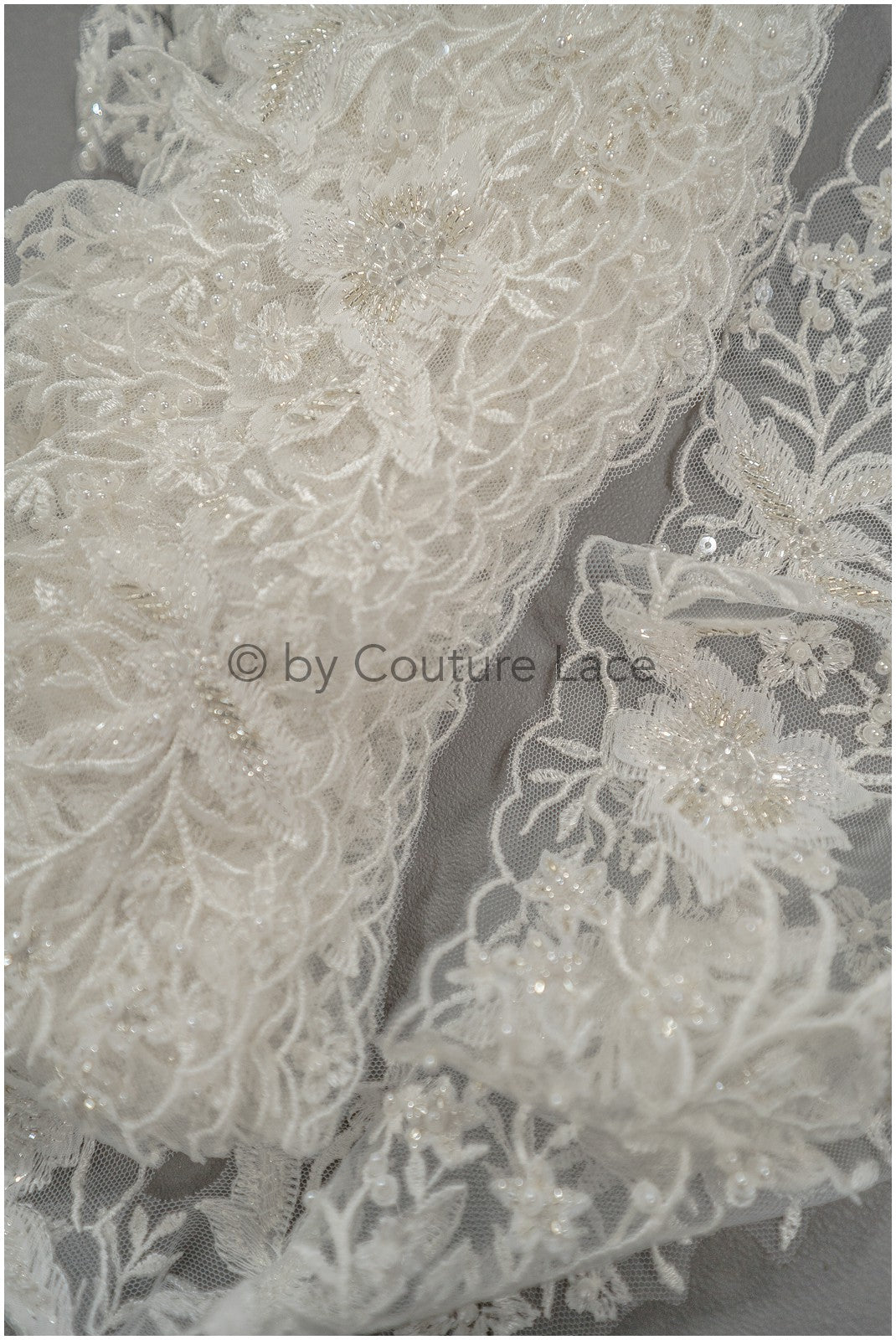 Brautspitze Borte mit Perlen & Pailletten/ Spitzenborte off-white / Braut Borte/ Spitzenborte für Brautkleid// T24-120