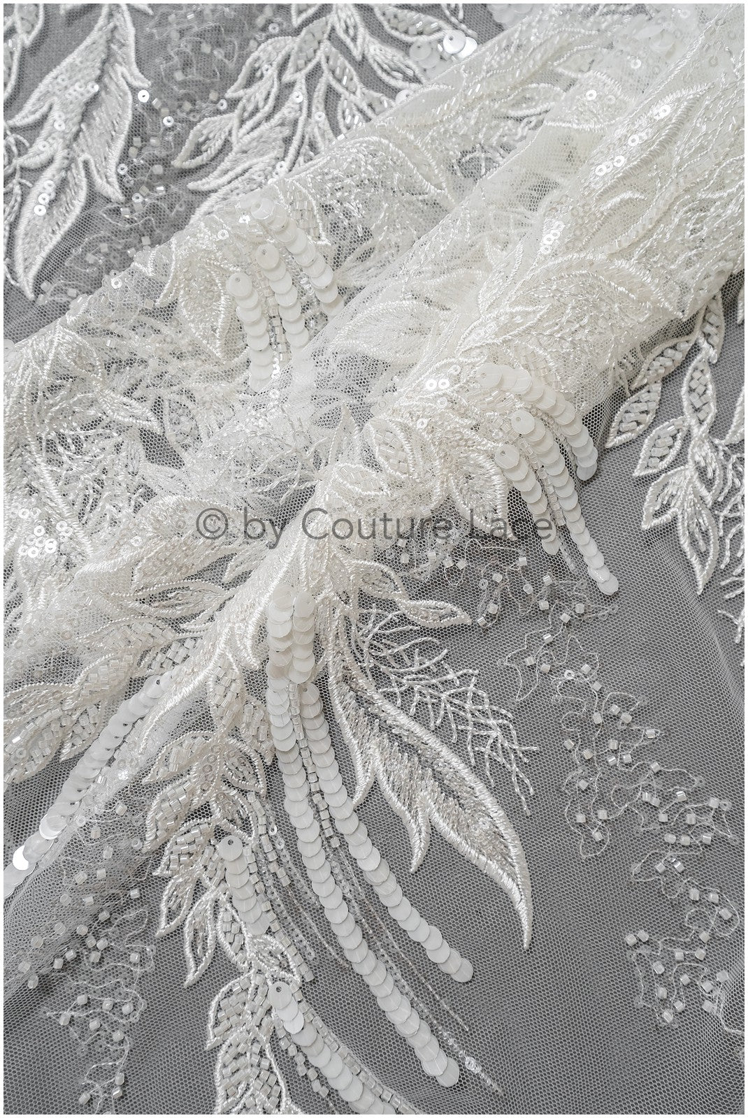 Couture-Spitzenstoff mit Perlen/ floraler Spitzenstoff mit Perlen/ perlenbesetzter Blumen-Spitzenstoff/ L22-506