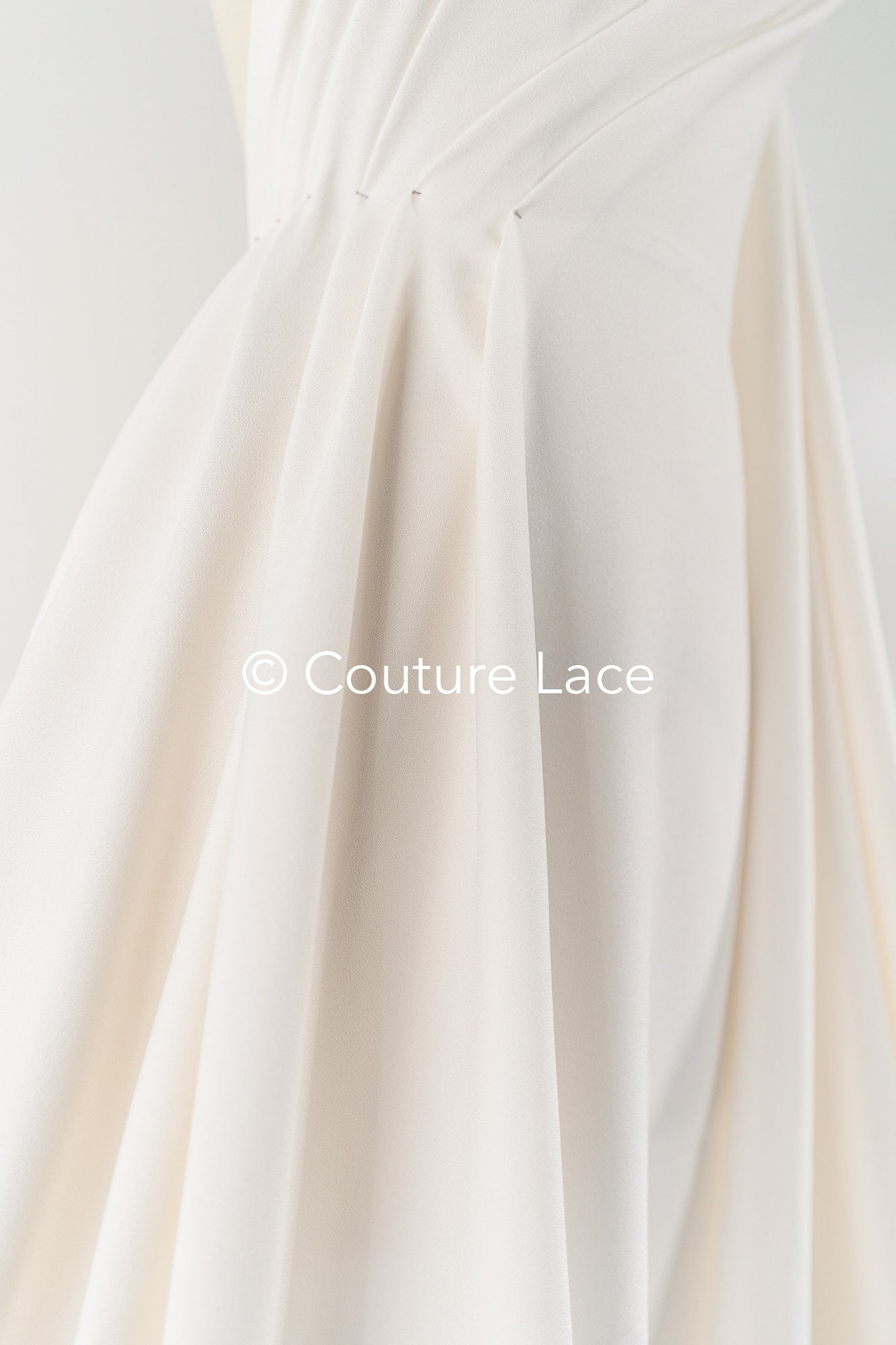 Stretch crepe fabric for wedding dresses – High-quality elastic fabric for creative wedding designs | Ideal for bridal wear and dresses // R-195