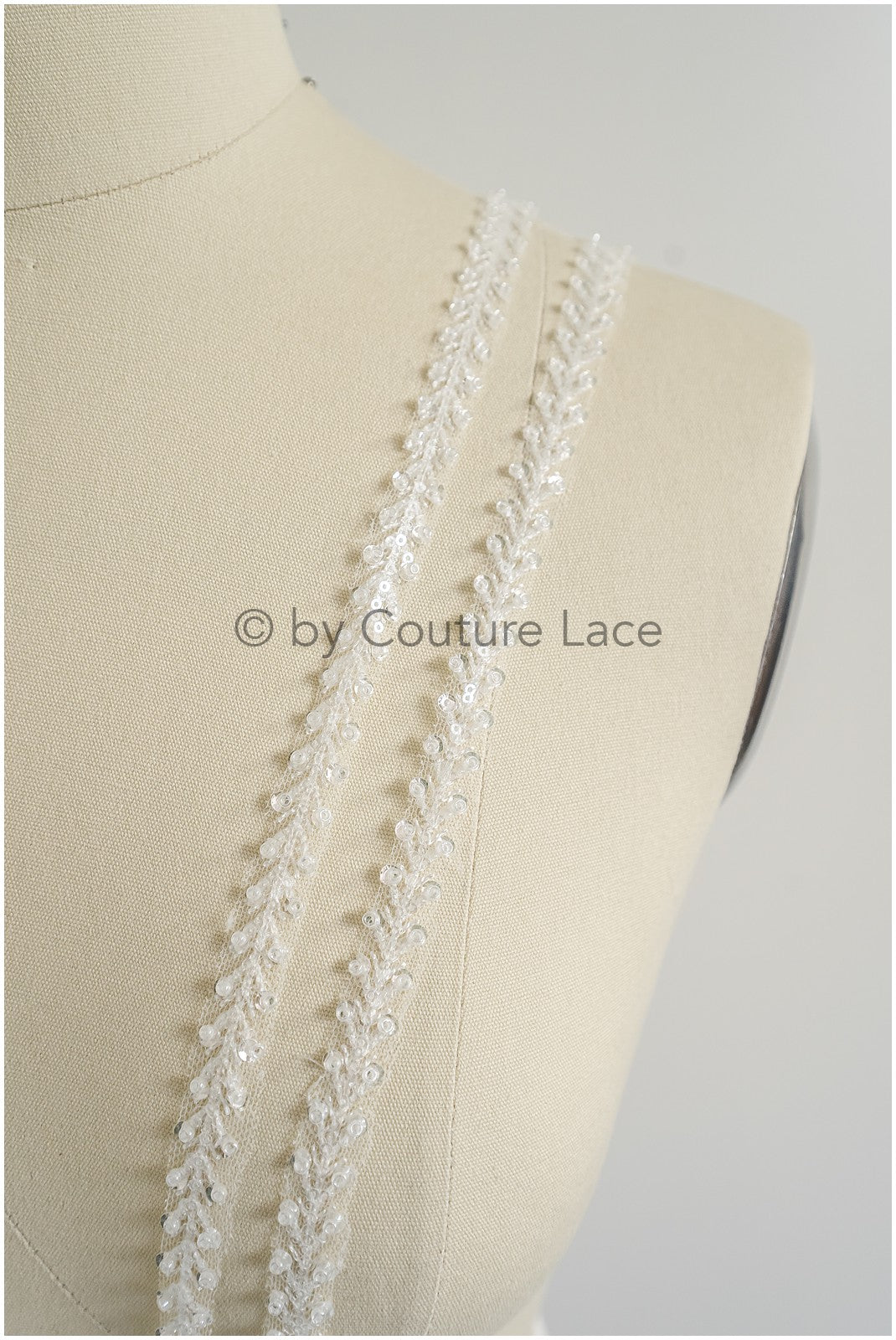 Brautspitze Borte mit Perlen & Pailletten/ Spitzenborte off-white / Braut Borte/ Spitzenborte für Brautkleid// T24-229