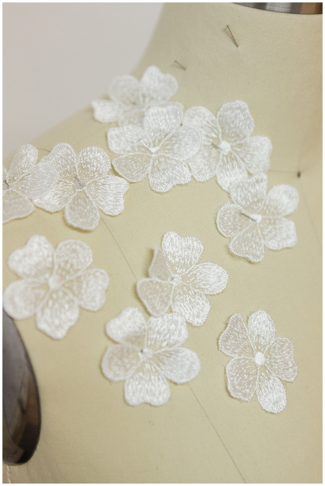 20pcs. 3D lace flowers for sewing/ 3D flower lace applique/ wedding dress lace applique/ bridal lace// A17-163R