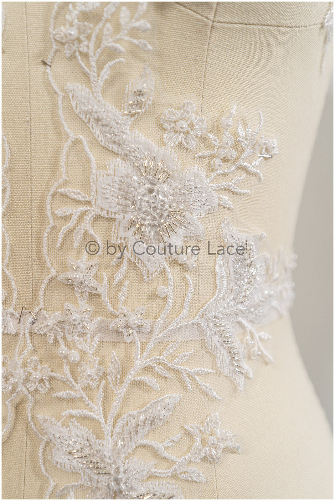 Brautspitze Borte mit Perlen & Pailletten/ Spitzenborte off-white / Braut Borte/ Spitzenborte für Brautkleid// T24-120