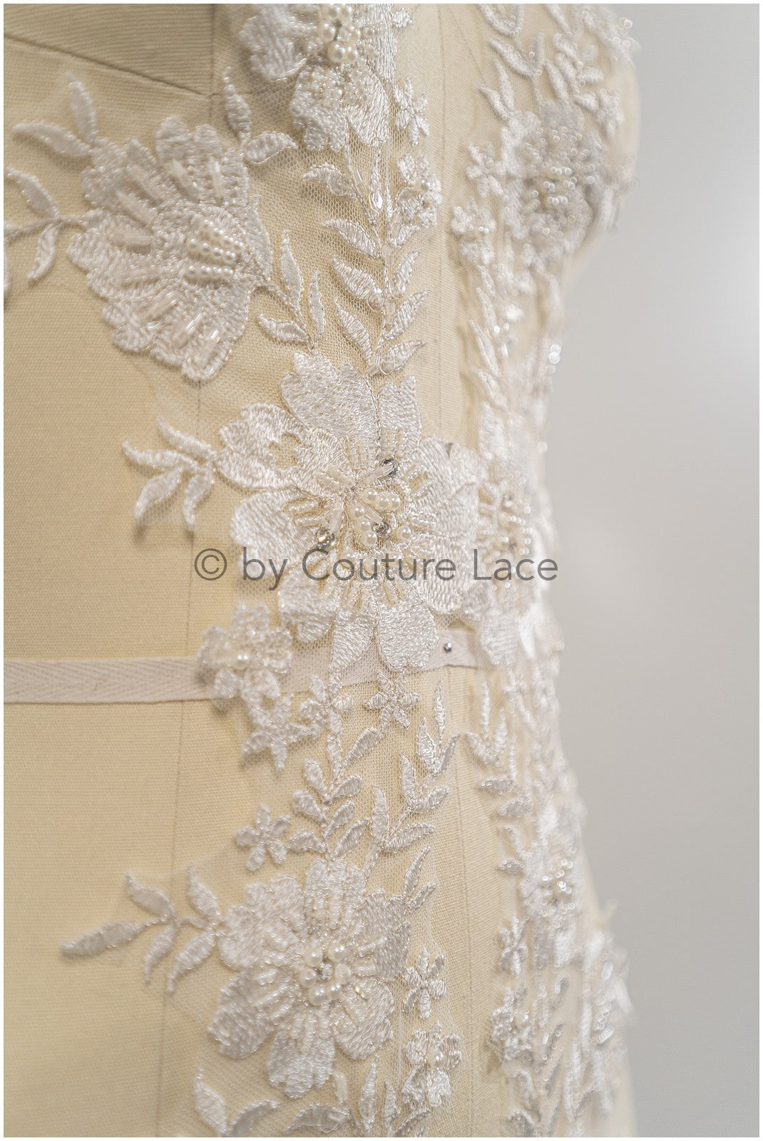 Brautspitze Borte mit Perlen & Pailletten/ Spitzenborte off-white / Braut Borte/ Spitzenborte für Brautkleid// T24-121