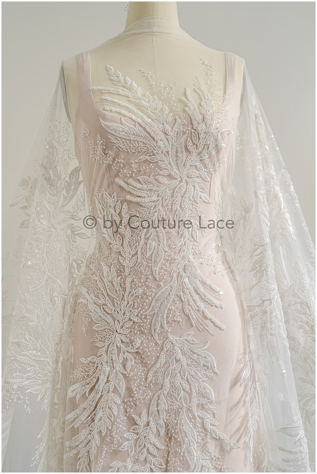 Couture-Spitzenstoff mit Perlen/ floraler Spitzenstoff mit Perlen/ perlenbesetzter Blumen-Spitzenstoff/ L22-506
