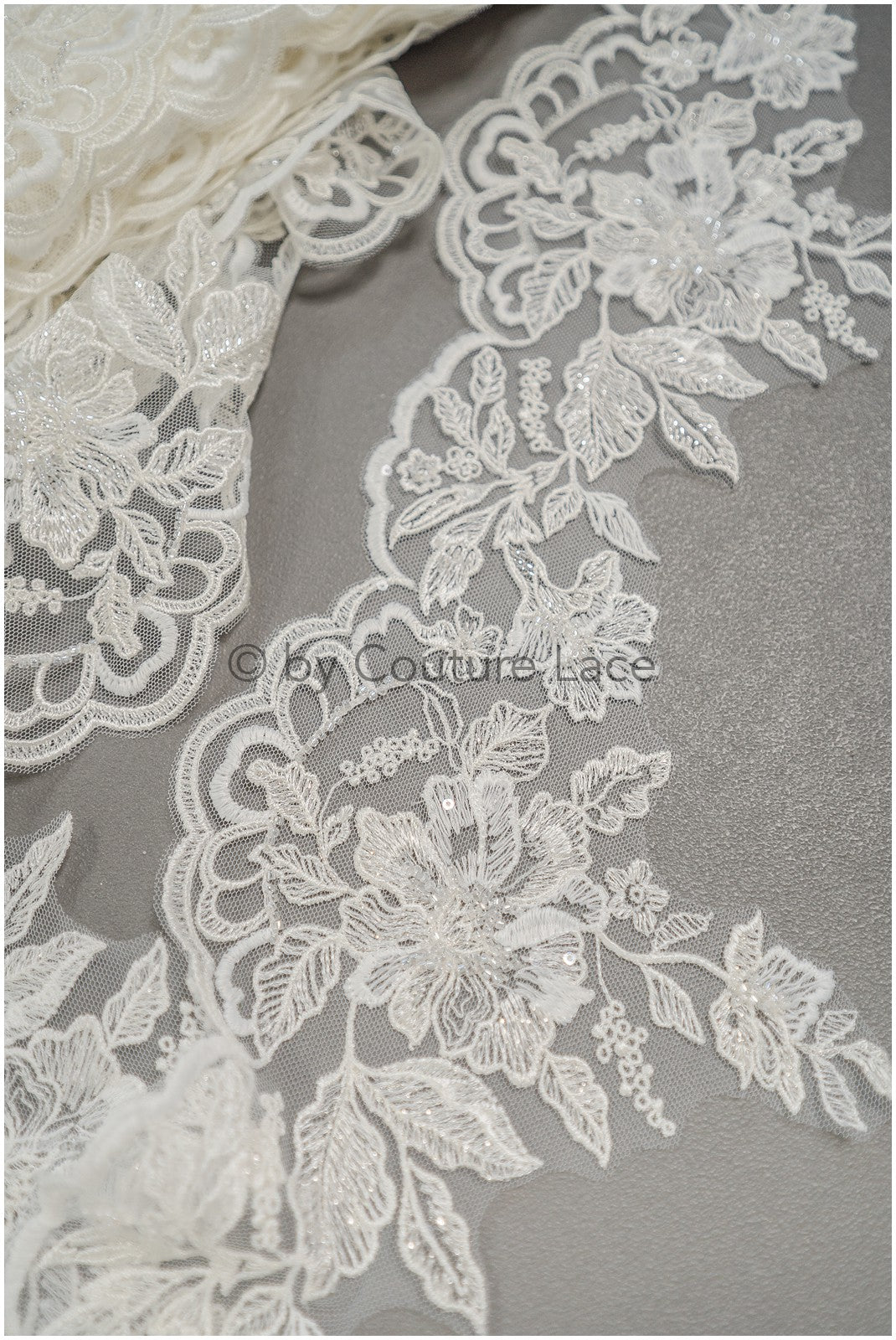 Brautspitze Borte mit Perlen & Pailletten/ Spitzenborte off-white / Braut Borte/ Spitzenborte für Brautkleid// T24-119