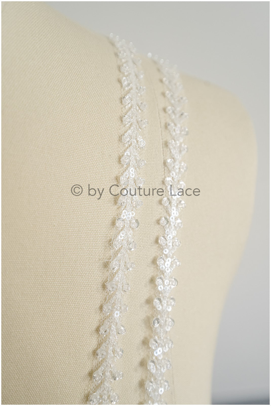 Brautspitze Borte mit Perlen & Pailletten/ Spitzenborte off-white / Braut Borte/ Spitzenborte für Brautkleid// T24-229
