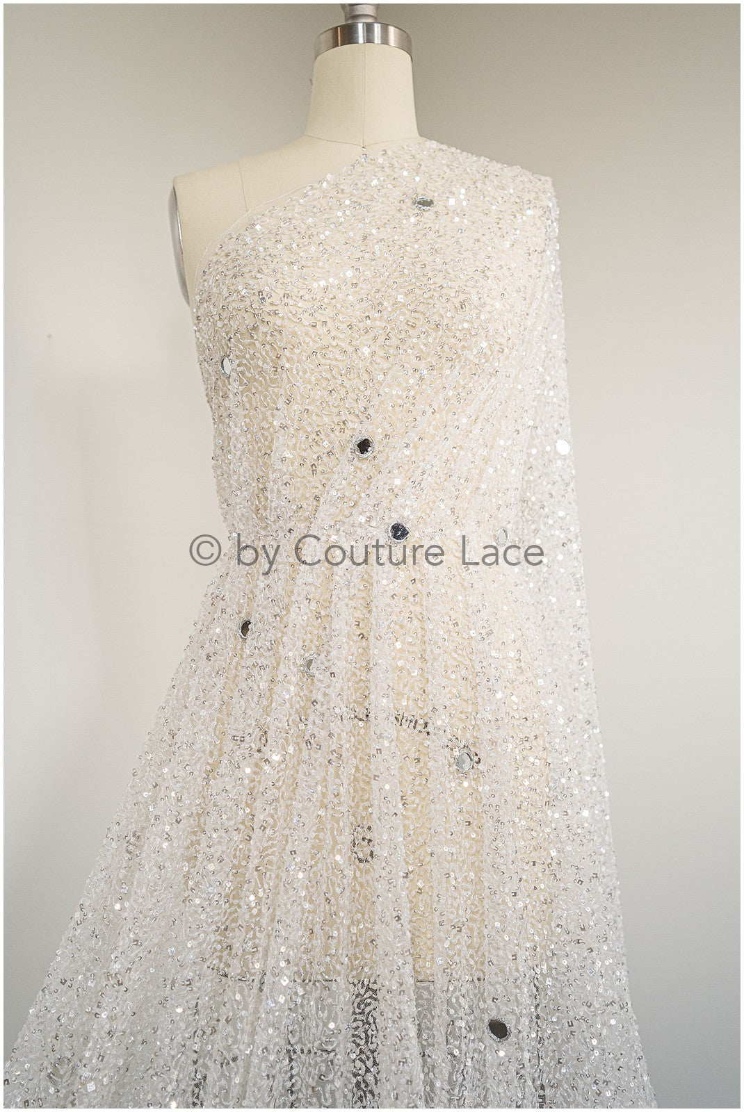 Couture Spitze mit Spiegeln und Pailletten für elegantes Design, Handbestickte Luxus Spitze // L25-128