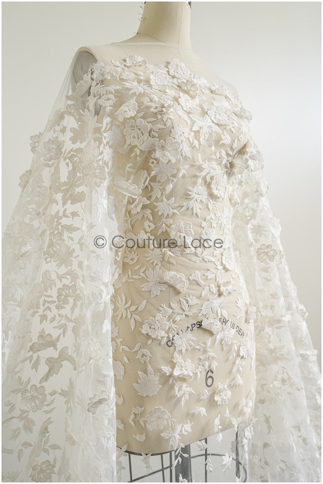 Romantische Brautspitze mit 3D Blüten, Bestickte florale Spitze mit 3D Blumen // L25-431W