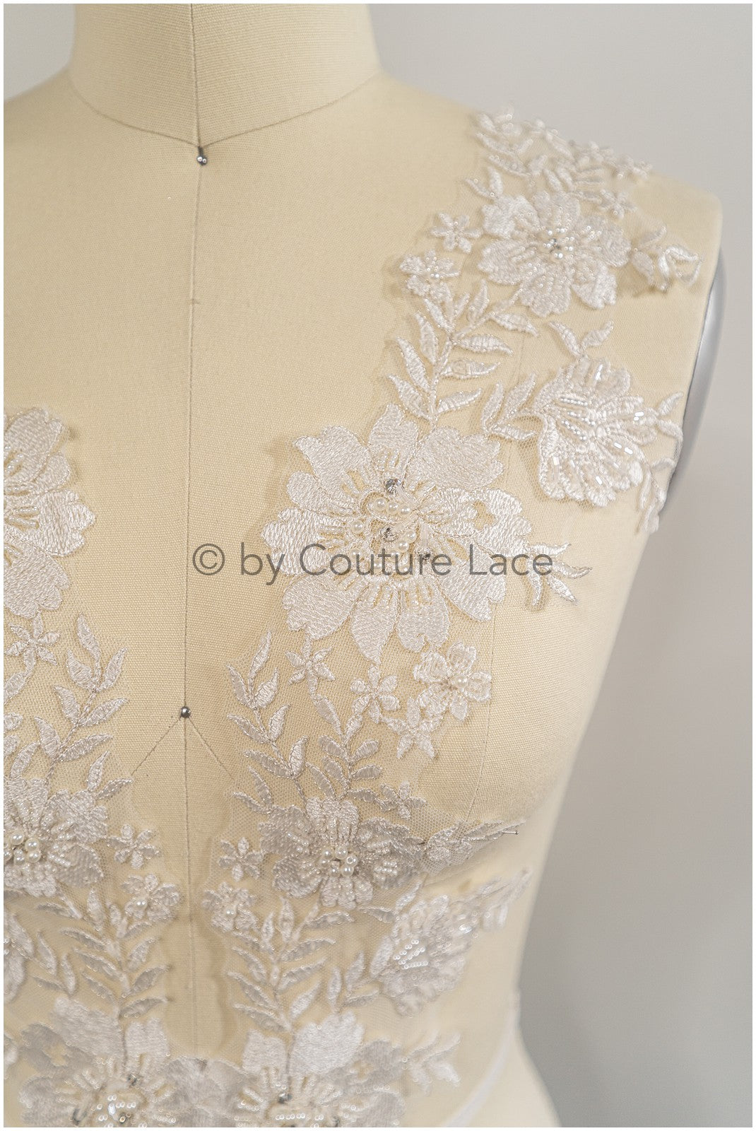 Brautspitze Borte mit Perlen & Pailletten/ Spitzenborte off-white / Braut Borte/ Spitzenborte für Brautkleid// T24-121