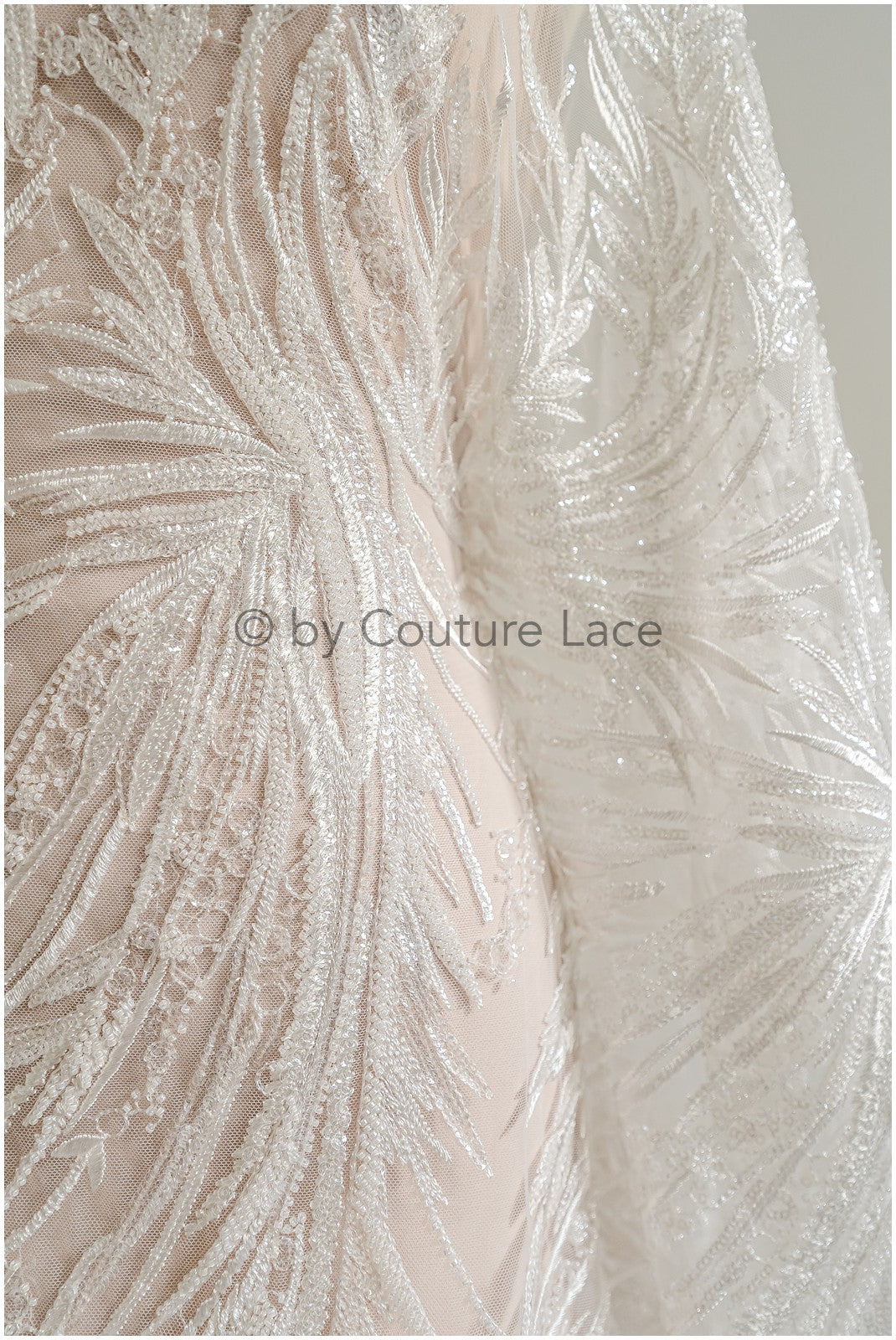 Feine Brautspitze bestickt mit Perlen – florale Brautstoff-Stickerei für Brautkleider, Taufkleider und mehr // L25-326N