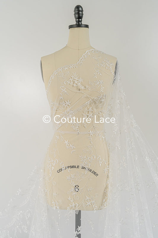 Tissu de dentelle nuptiale délicatement brodé de sequins et de motifs floraux // L25-003S
