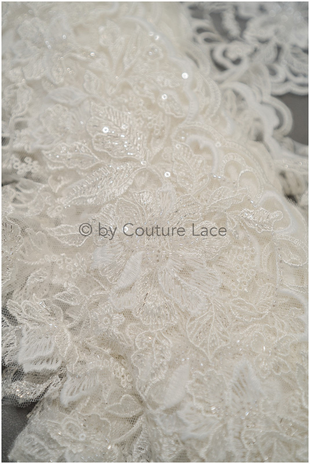 Brautspitze Borte mit Perlen & Pailletten/ Spitzenborte off-white / Braut Borte/ Spitzenborte für Brautkleid// T24-119
