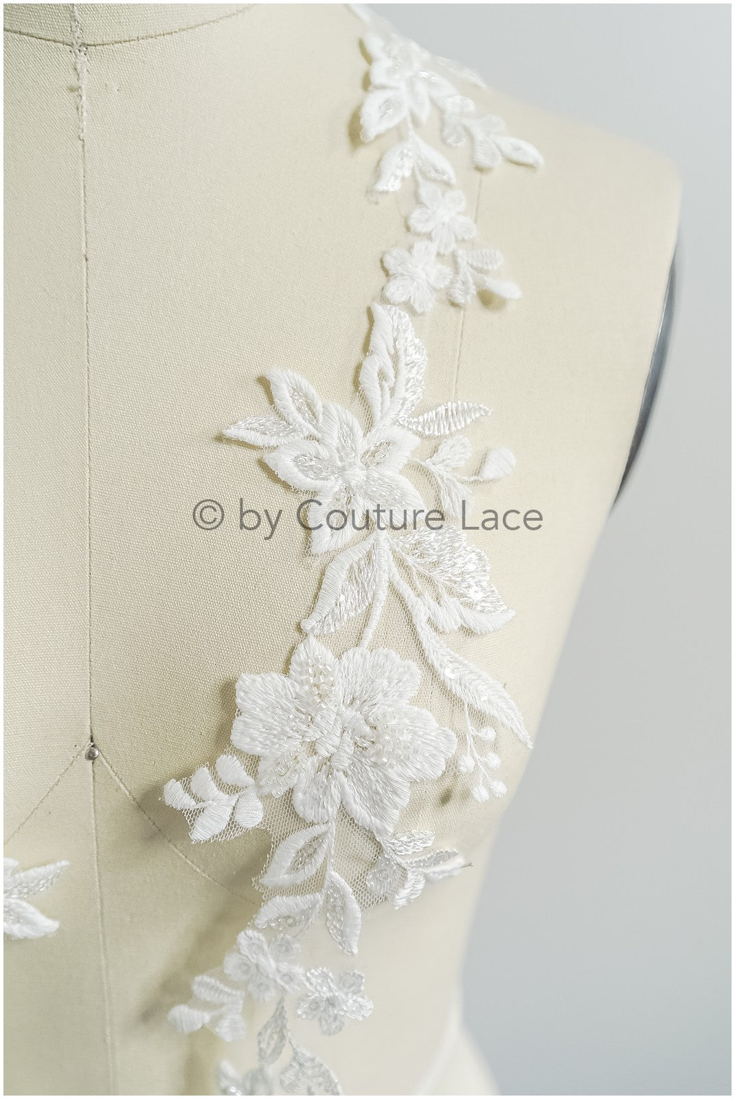 Brautspitze Borte mit Perlen & Pailletten/ Spitzenborte off-white / Braut Borte/ Spitzenborte für Brautkleid// T24-224