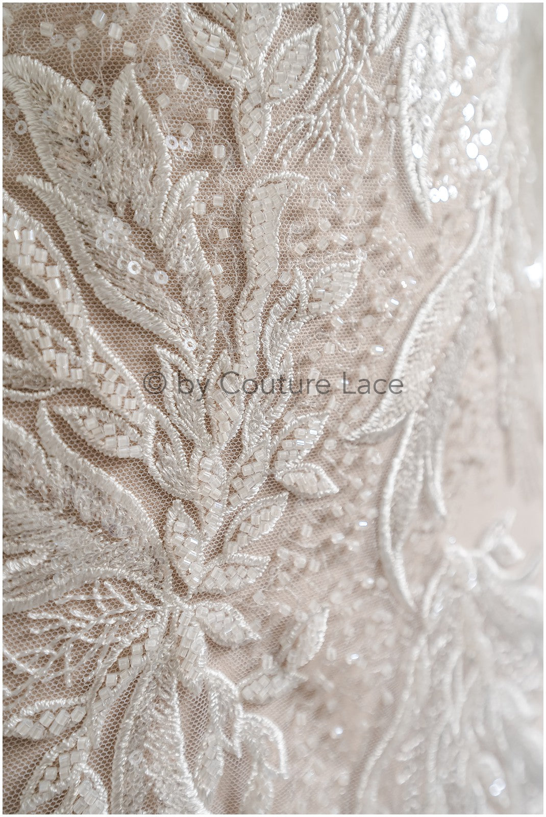 Couture-Spitzenstoff mit Perlen/ floraler Spitzenstoff mit Perlen/ perlenbesetzter Blumen-Spitzenstoff/ L22-506