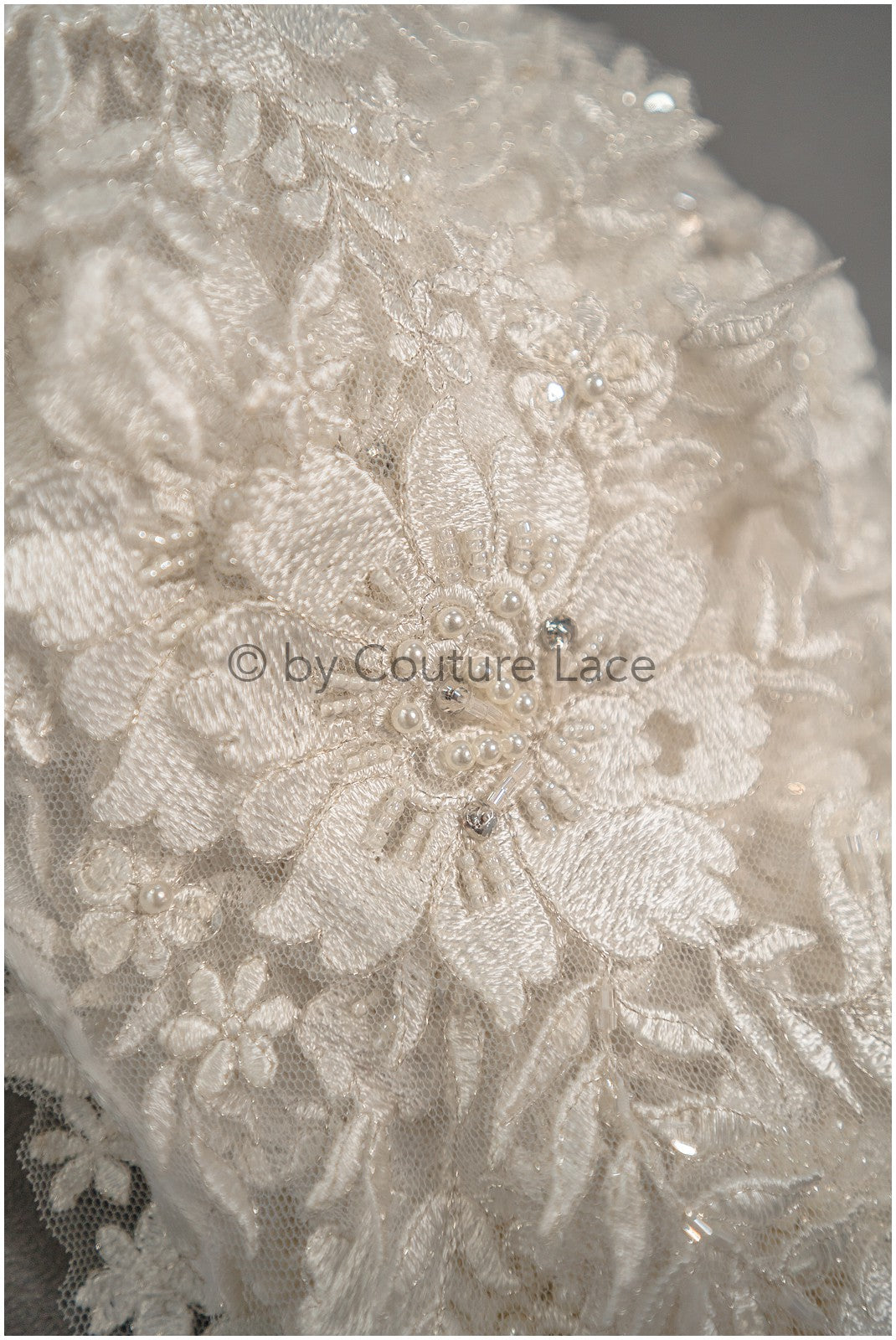 Brautspitze Borte mit Perlen & Pailletten/ Spitzenborte off-white / Braut Borte/ Spitzenborte für Brautkleid// T24-121