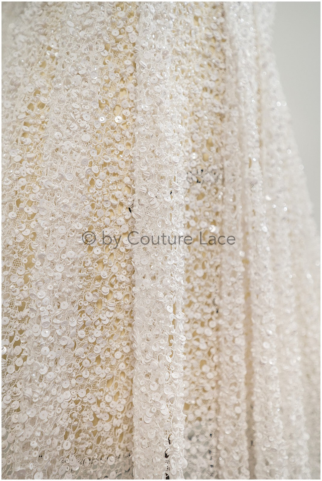 Handbestickte Perlenspitze, Luxuriöse Brautspitze für Couture Brautkleider // L25-358
