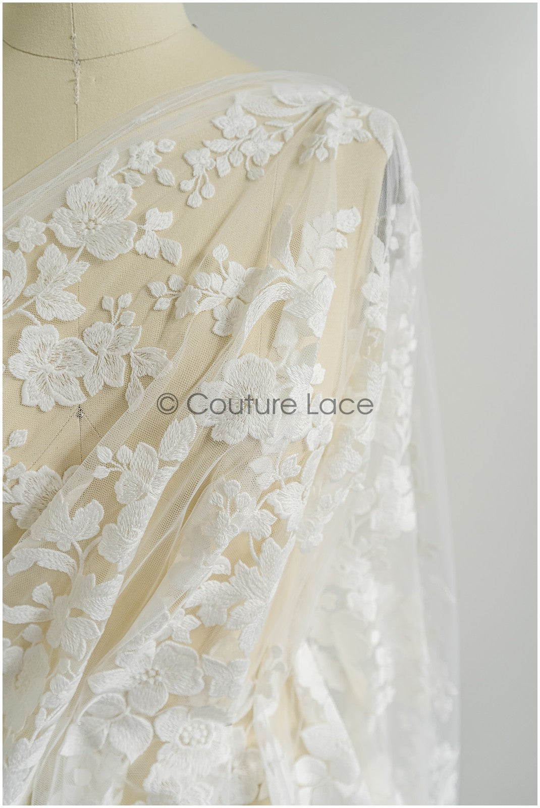Wunderschöner Spitzenstoff mit verziertem Muster auf gepunkteter Tüllbasis/Couture-Spitzenstoff/verzierte Brautspitze// L22-438