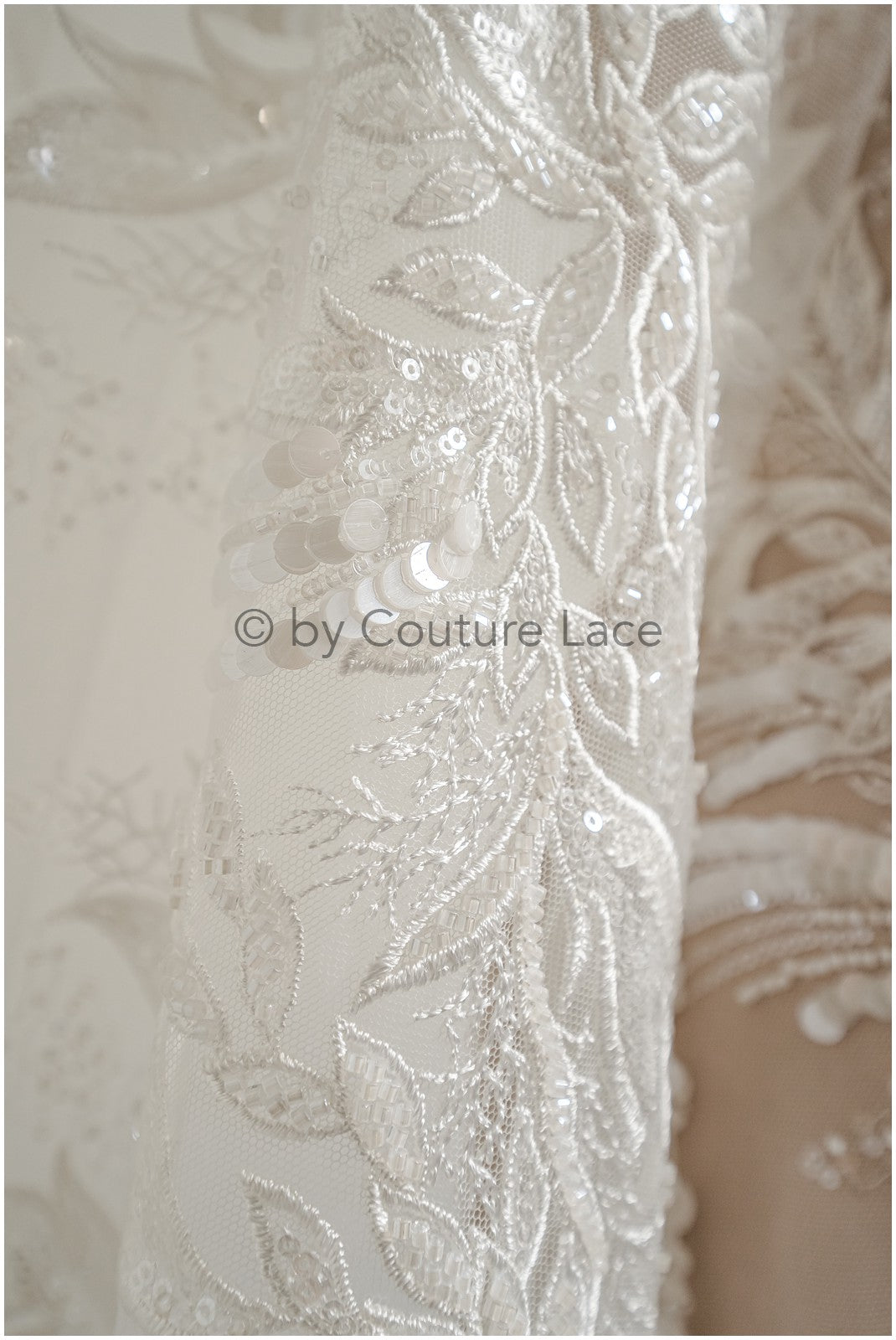 Couture-Spitzenstoff mit Perlen/ floraler Spitzenstoff mit Perlen/ perlenbesetzter Blumen-Spitzenstoff/ L22-506