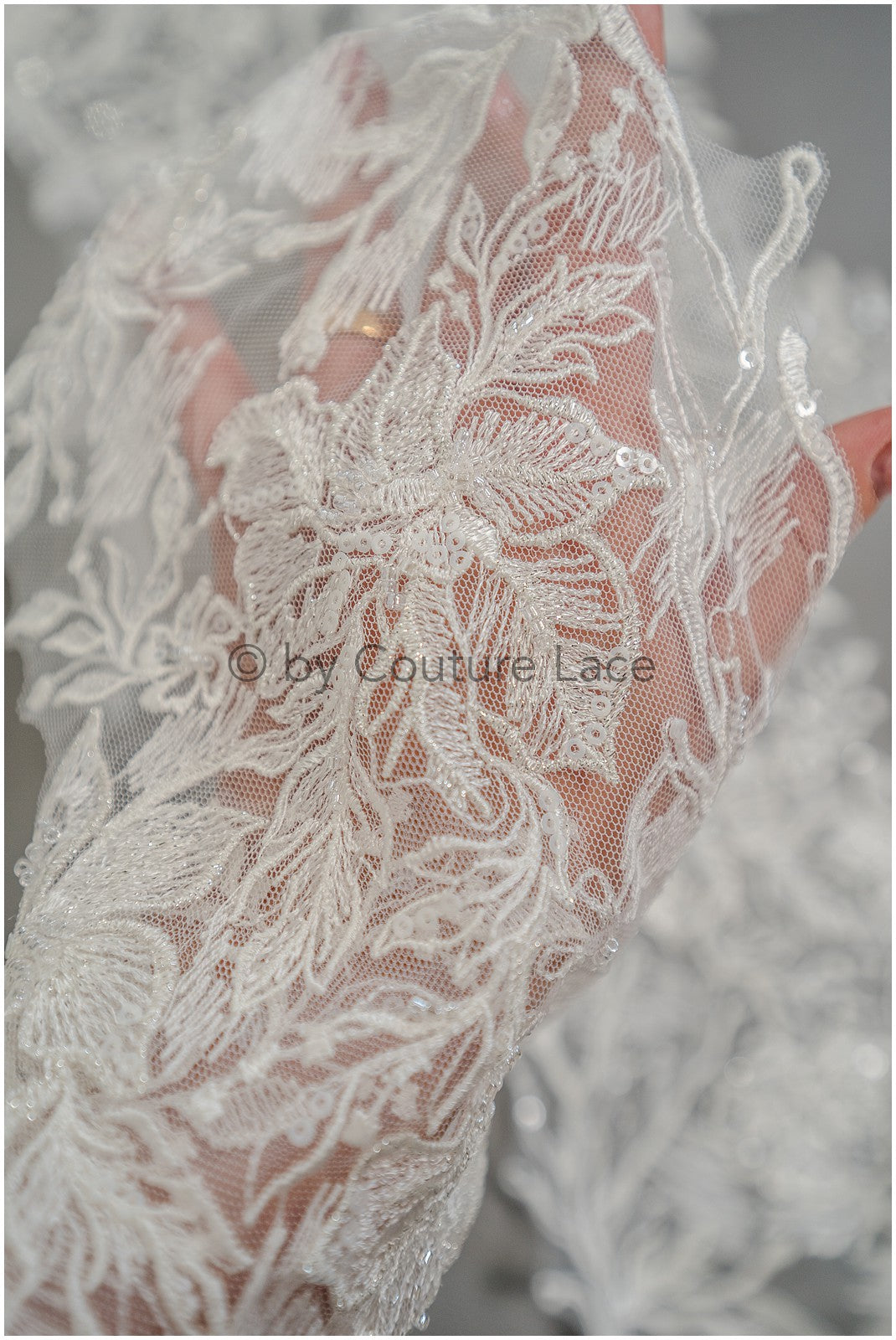 Brautspitze Borte mit Perlen & Pailletten/ Spitzenborte off-white / Braut Borte/ Spitzenborte für Brautkleid// T24-118
