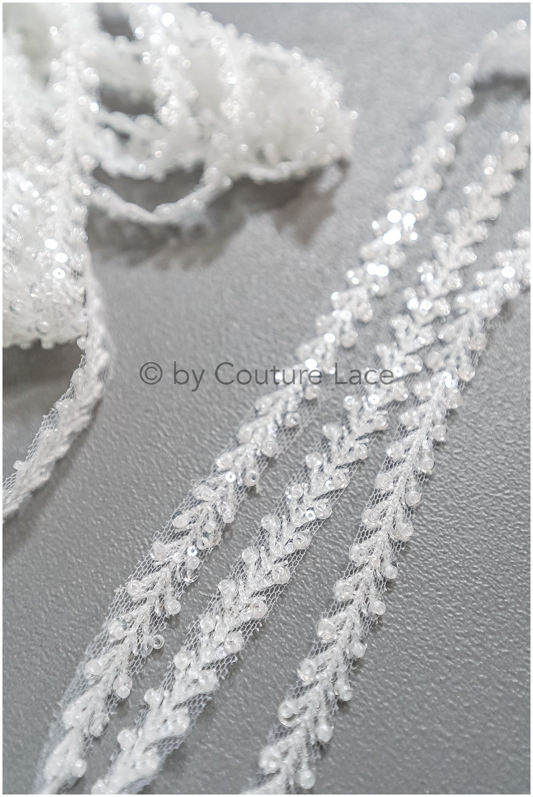 Brautspitze Borte mit Perlen & Pailletten/ Spitzenborte off-white / Braut Borte/ Spitzenborte für Brautkleid// T24-229