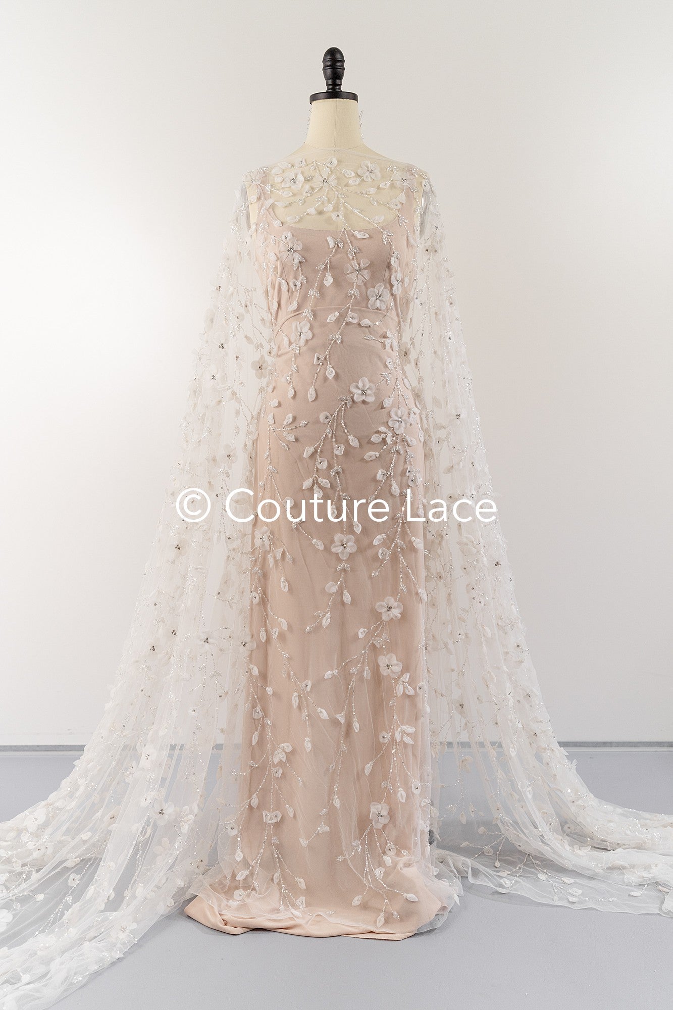 Handbestickte 3D-Blumen Braut Spitze Stoff Off-White - Couture Braut Spitze mit Perlen, Straß und 3D blüten// L25-122N