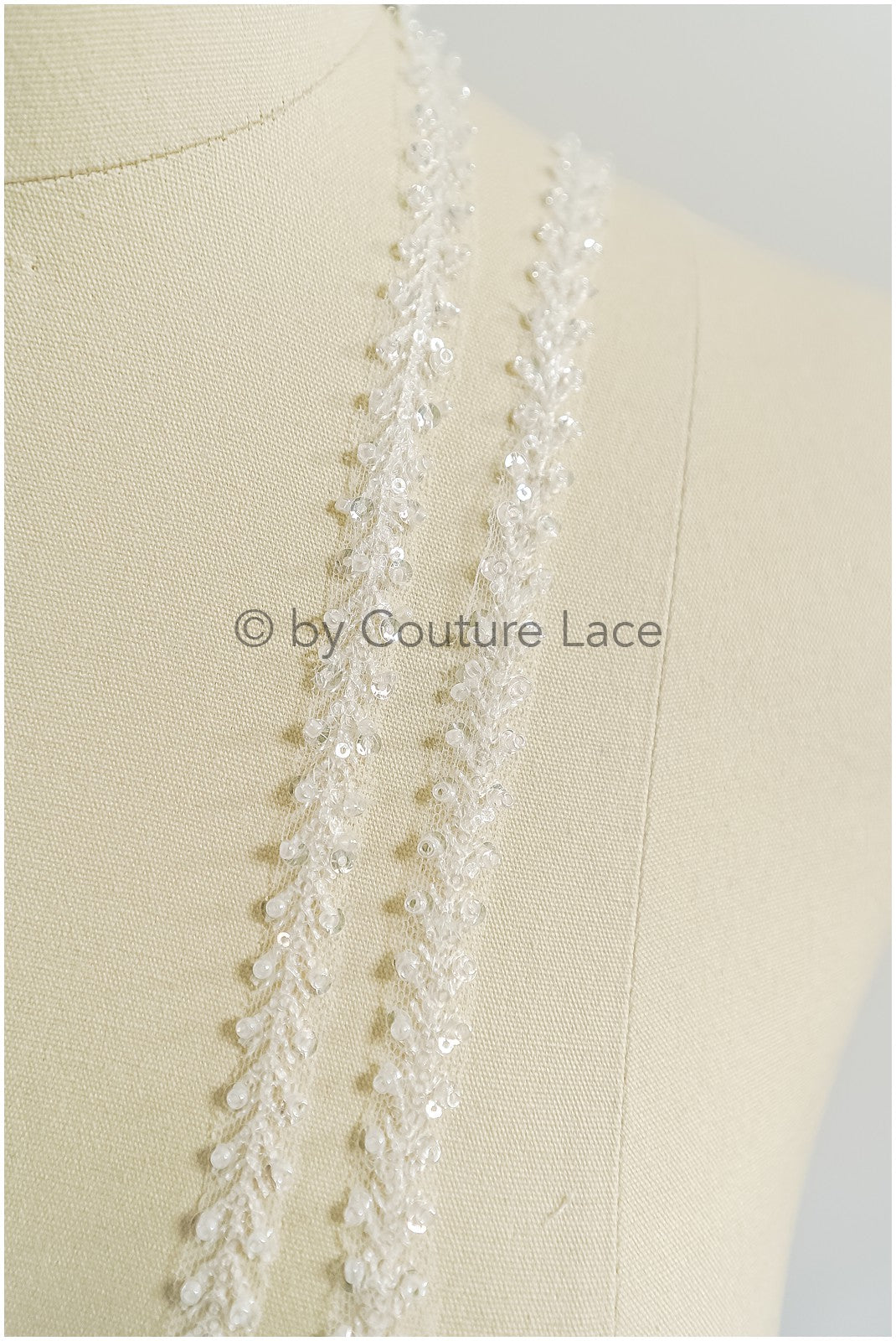 Brautspitze Borte mit Perlen & Pailletten/ Spitzenborte off-white / Braut Borte/ Spitzenborte für Brautkleid// T24-229