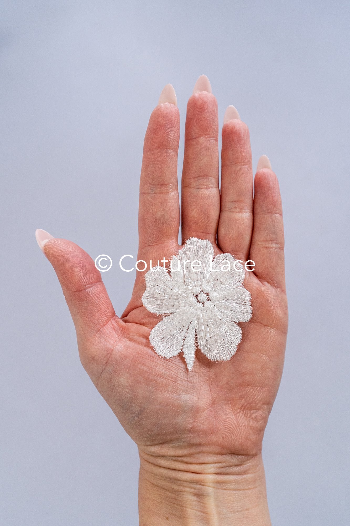 3D-Blumen zum Aufnähen/ 3D-Blüten mit Perlen & Pailletten zum Aufnähen/ off-white Braut-Blumen für Hochzeitskleid// A24-007 (1Pck=10 Stk)