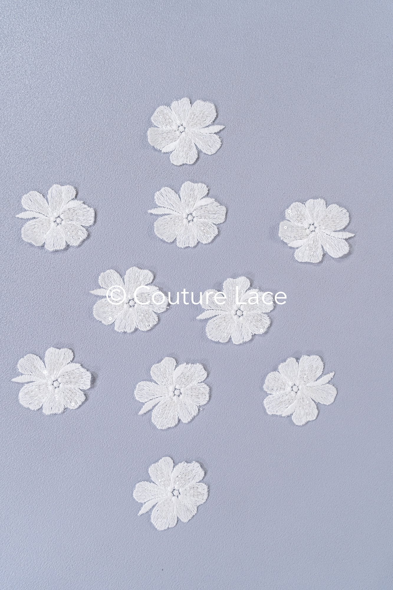 3D-Blumen zum Aufnähen/ 3D-Blüten mit Perlen & Pailletten zum Aufnähen/ off-white Braut-Blumen für Hochzeitskleid// A24-007 (1Pck=10 Stk)