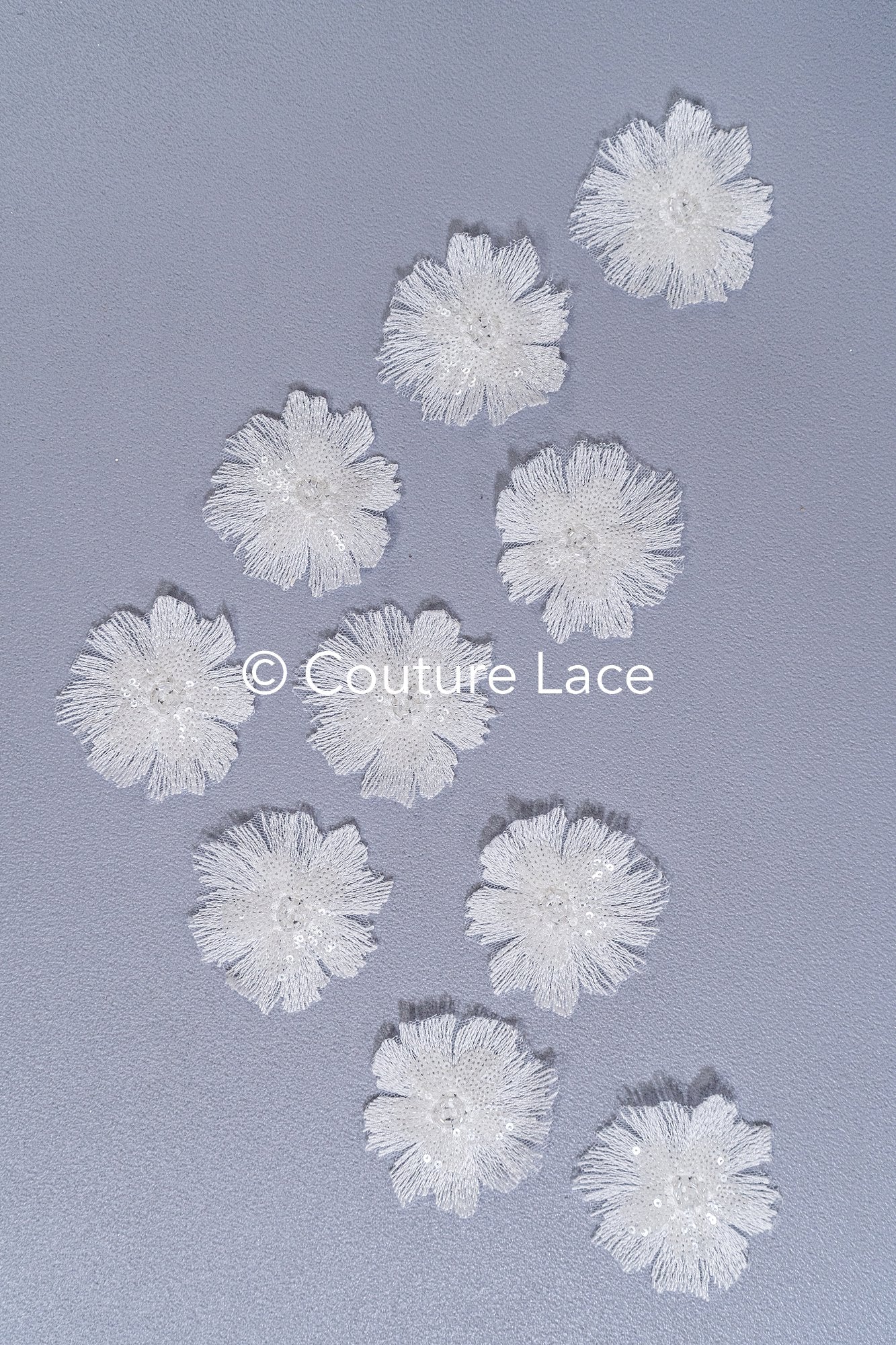 3D-Blumen zum Aufnähen/ 3D-Blüten mit Perlen & Pailletten zum Aufnähen/ off-white Braut-Blumen für Hochzeitskleid// A24-033 (1 Pck = 10 Stk)
