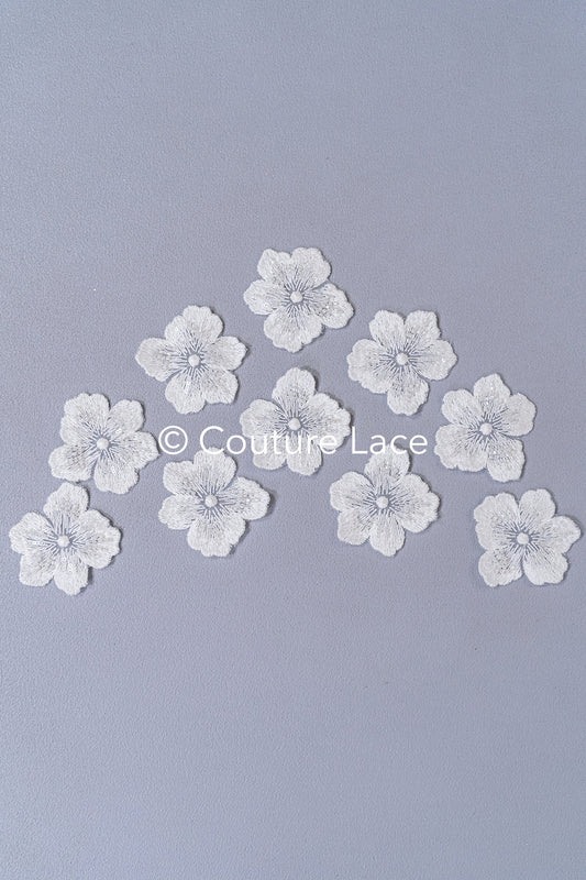 3D-Blumen zum Aufnähen/ 3D-Blüten mit Perlen & Pailletten zum Aufnähen/ off-white Braut-Blumen für Hochzeitskleid// A24-051 (1 Pck = 10 Stk)