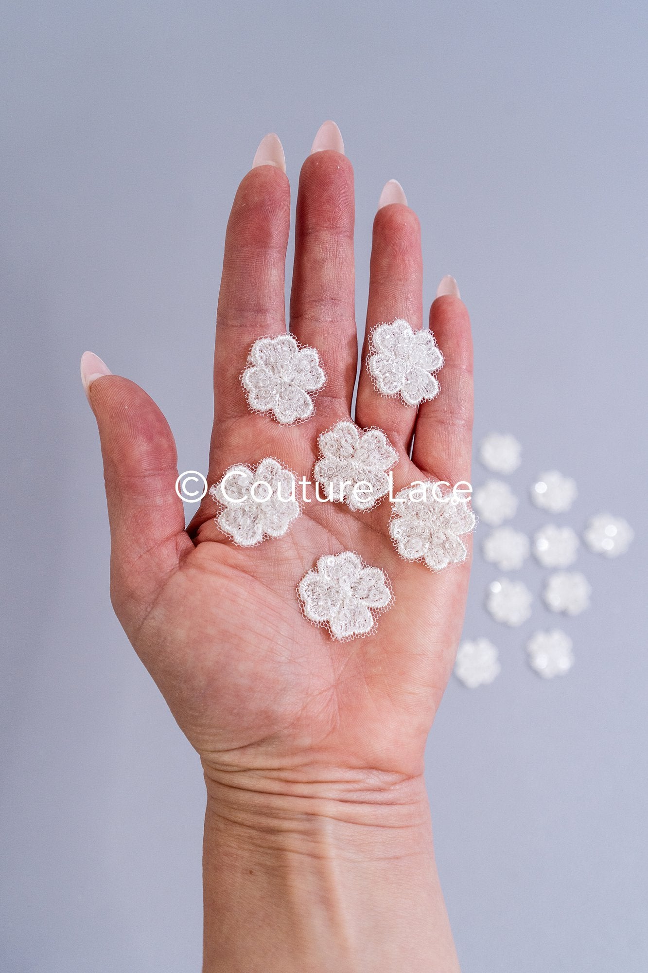 3D-Blumen zum Aufnähen/ 3D-Blüten mit Perlen & Pailletten zum Aufnähen/ off-white Braut-Blumen für Hochzeitskleid// A24-373 (1Pck=20 Stk)