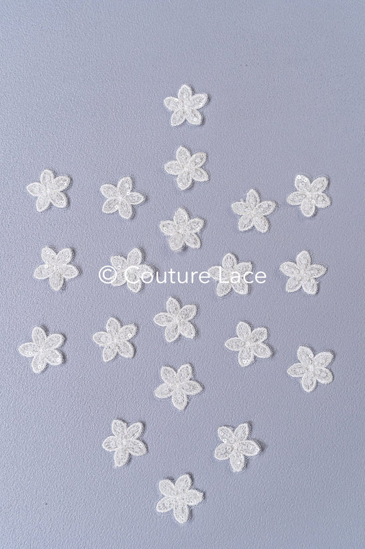 3D-Blumen zum Aufnähen/ 3D-Blüten mit Perlen & Pailletten zum Aufnähen/ off-white Braut-Blumen für Hochzeitskleid// A24-374 (1Pck=20 Stk)