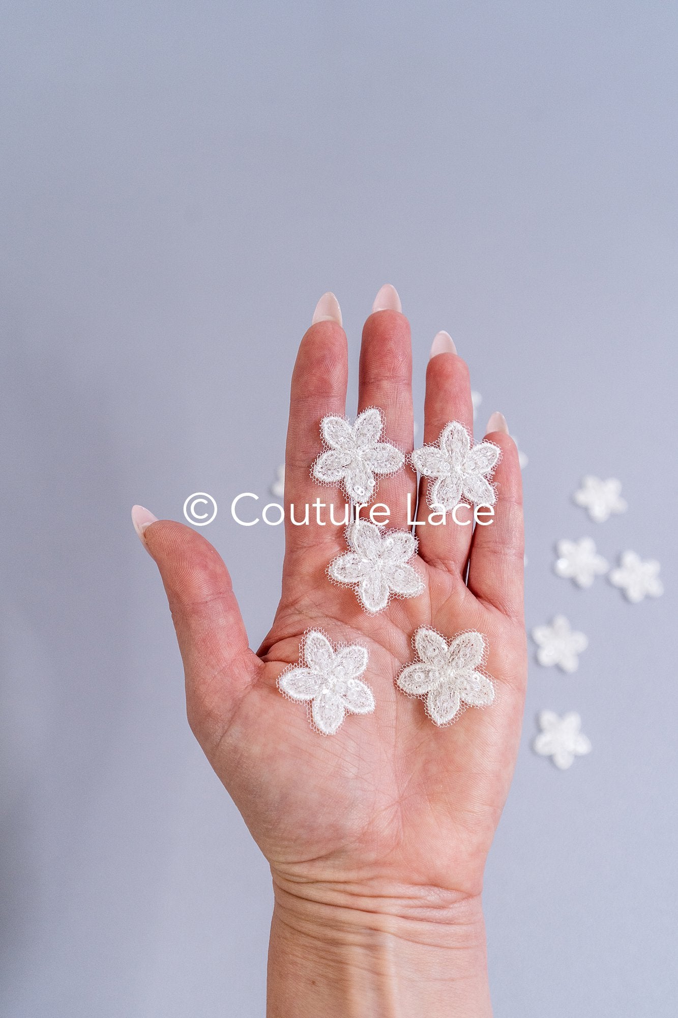 3D-Blumen zum Aufnähen/ 3D-Blüten mit Perlen & Pailletten zum Aufnähen/ off-white Braut-Blumen für Hochzeitskleid// A24-374 (1Pck=20 Stk)