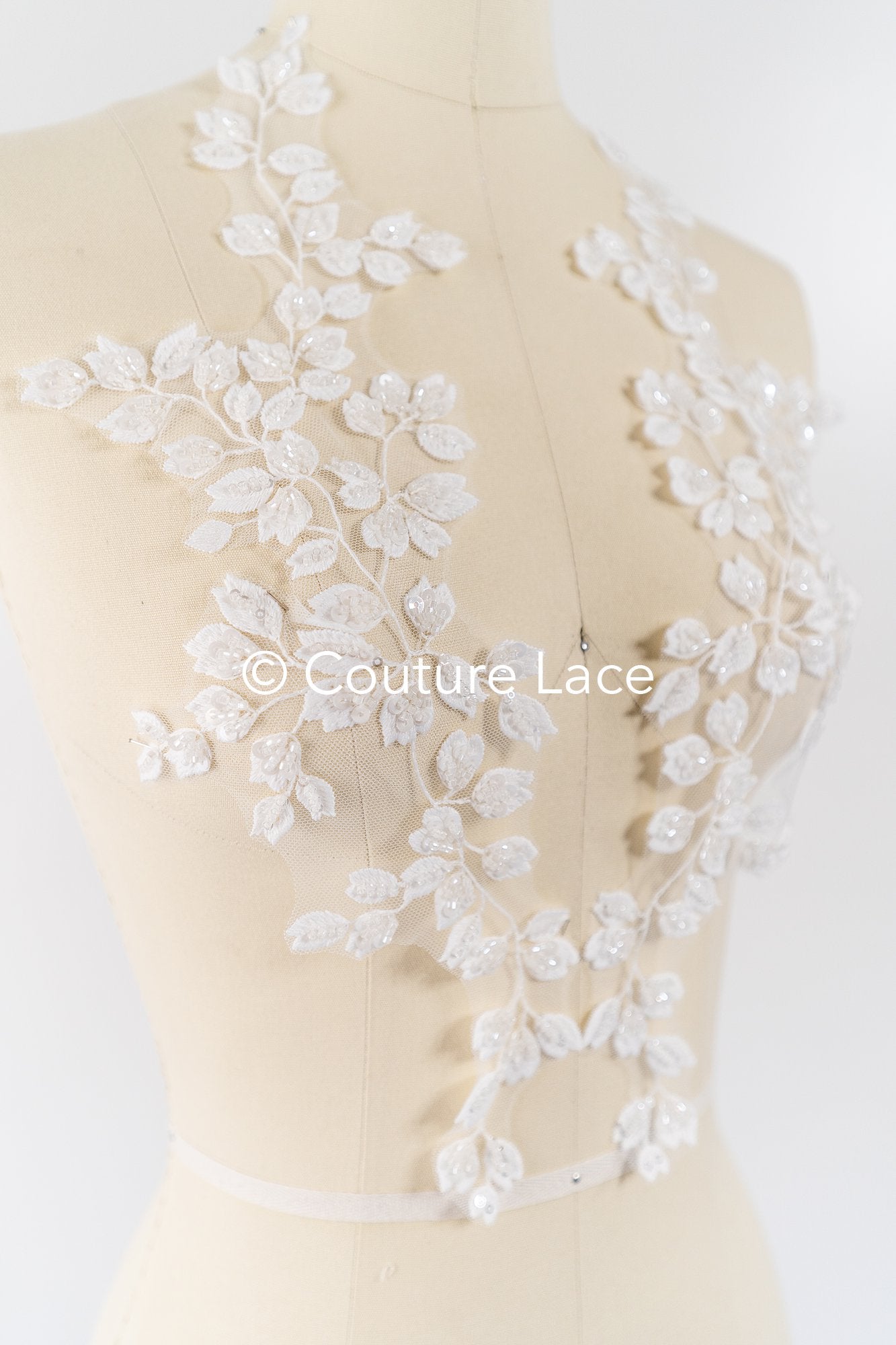 Elegante Braut-Spitzenapplikation/ einzigartige Brautkleid-Verzierungen für Ihren großen Tag// A24-391